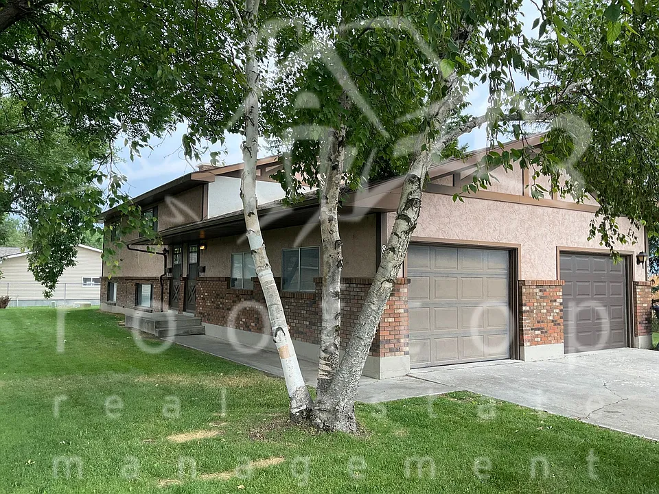 801 S Skyline Dr