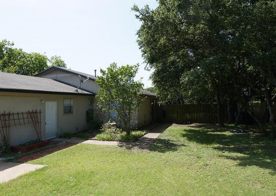 1st image of 704 Osage Dr APT B