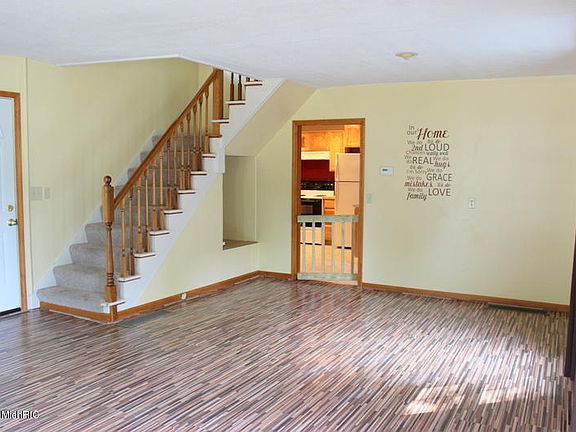 5th image of 12 W Bacon St