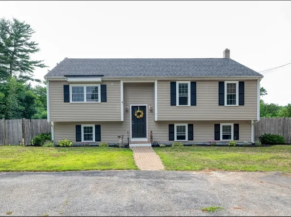 15-15A Main St, Carver, MA 02330