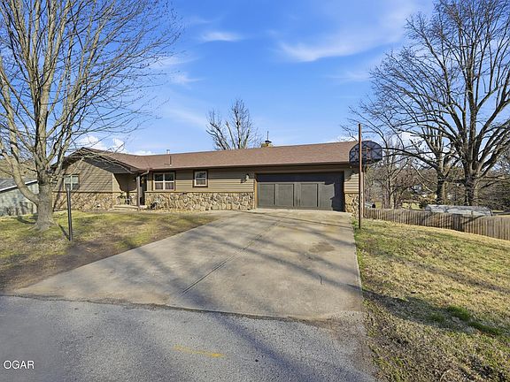 2nd image of 402 Gooch Rd