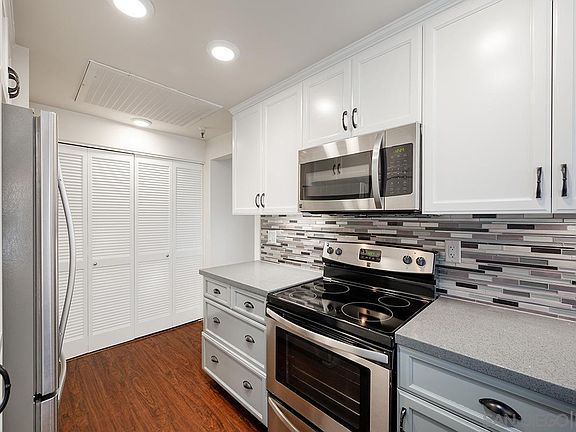4th image of 655 Columbia St Unit 305