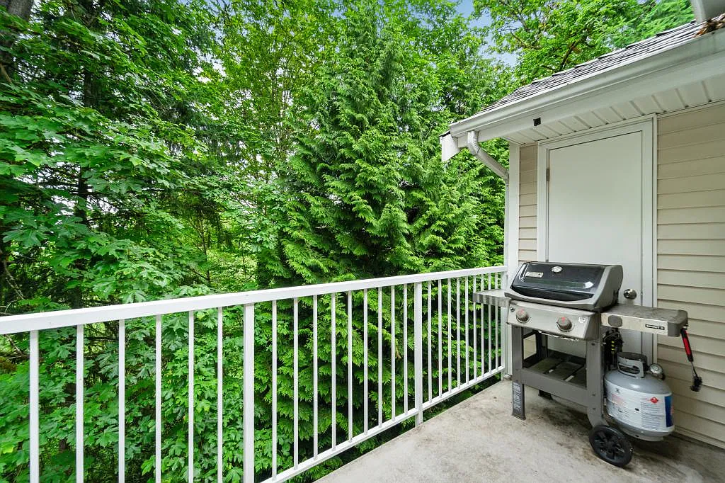 Woodinview Condominium - 2 bedrooms — Photo 2