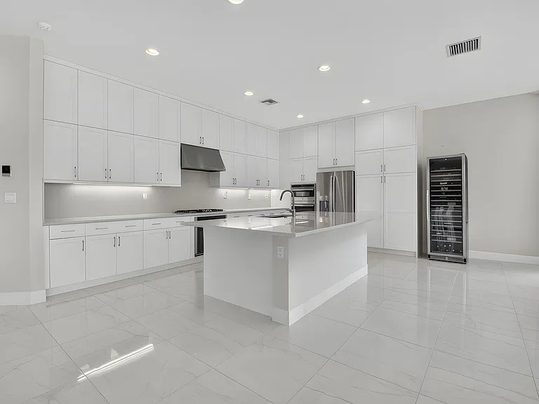 8270 Essex Country Club Dr — Photo 12