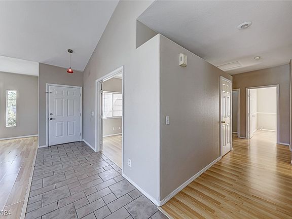 5th image of 2704 Wild Breeze Ct