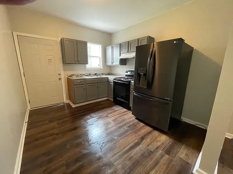 705 W Charles St #2 — Photo 3