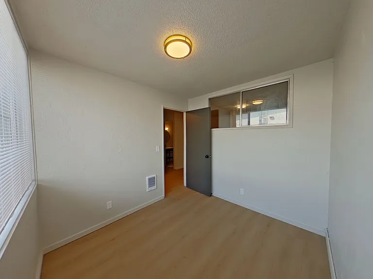 University Manor - Newly Renovated Units just a short walk from Campus! — Photo 61