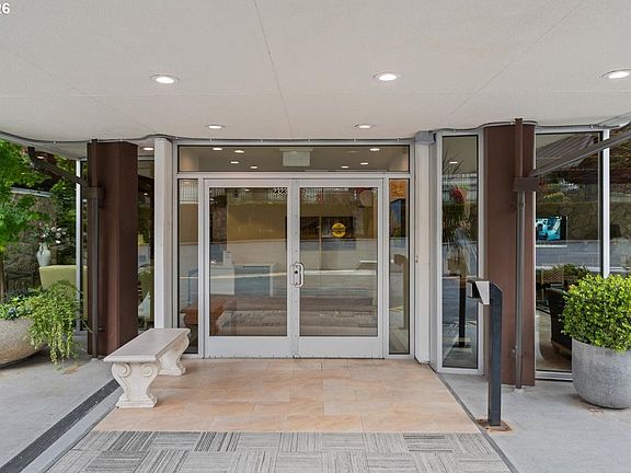 2nd image of 2323 SW Park Pl Unit 706