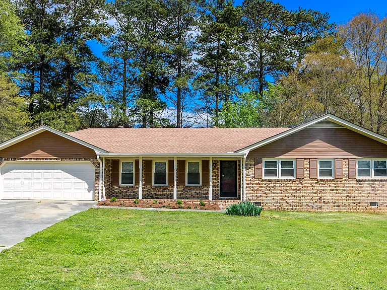 Brick Ranch, Flat Drive