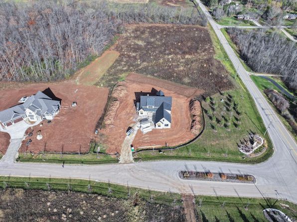 3560 West Pine View COURT, Mequon, WI 53097