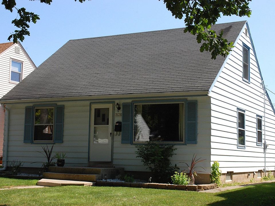 Nicely Manicured Lot!