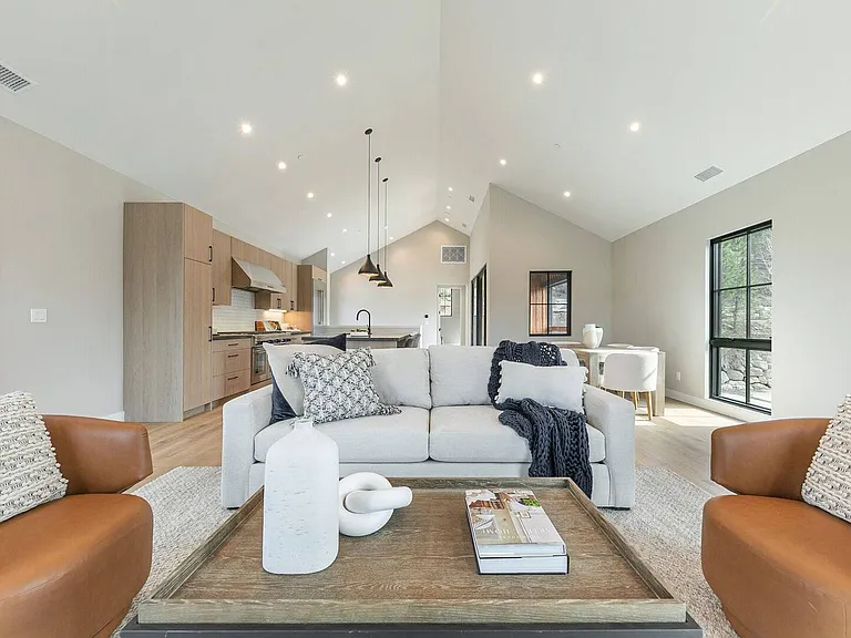 10085 SE River St — Photo 4
