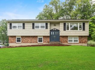 23 Old Brick Rd, New City, NY 10956