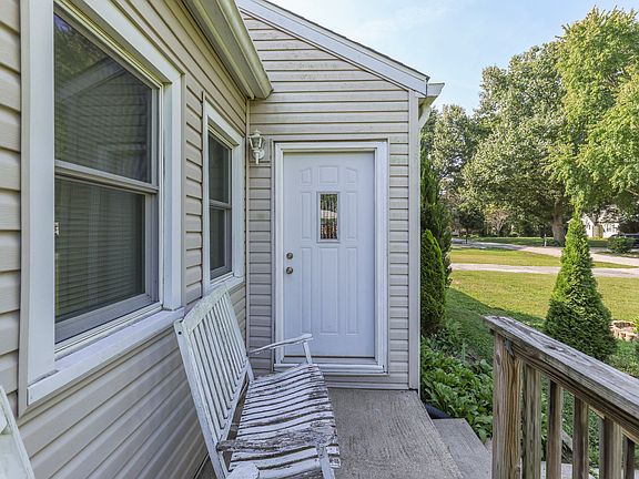 4th image of 6055 Manker St