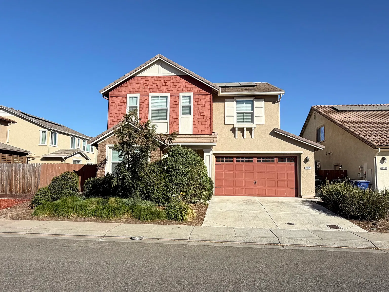 4 bed, 2324 sqft, $2,995 — Photo 2
