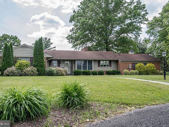 3rd image of 11435 Country Hill Ct