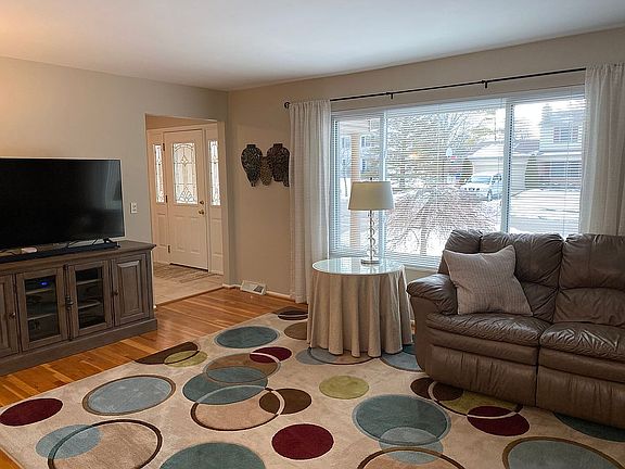 4th image of 2122 Winchester Pl