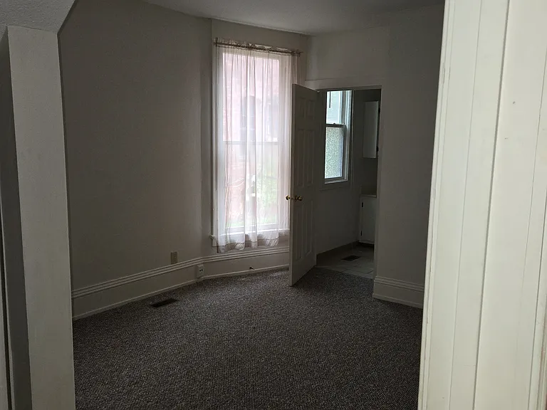 2052 Glenwood Ave — Photo 7