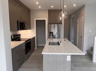 227 Carringvue Pl NW, Calgary, AB T3P2A5