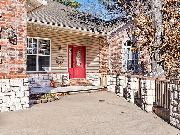 2nd image of 30 Fleetwood Dr
