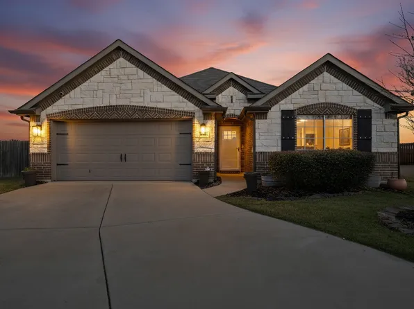 10329 Kingspoint Blvd, Fort Worth, TX 76140