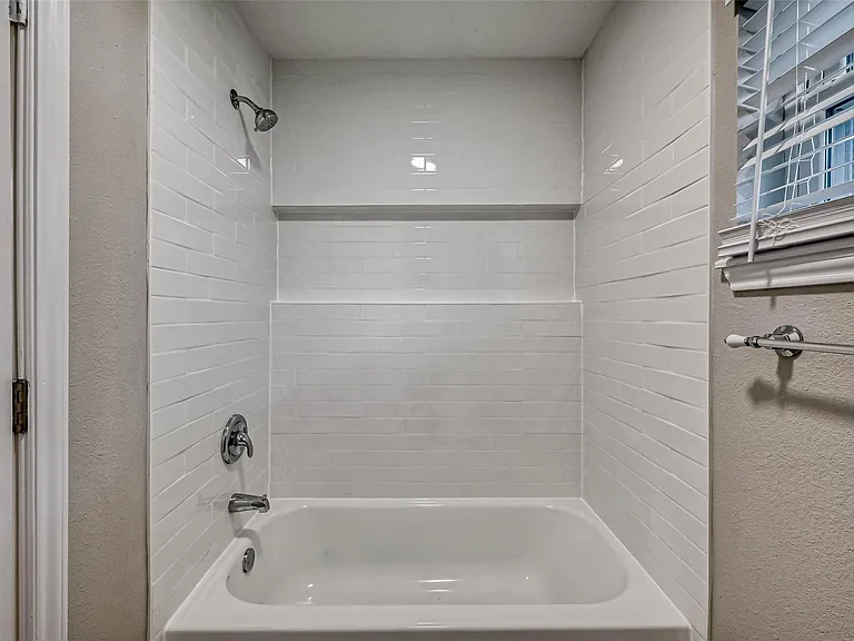 1310 Antigua Ln — Photo 16