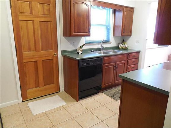 3rd image of 444 Blossom Ln