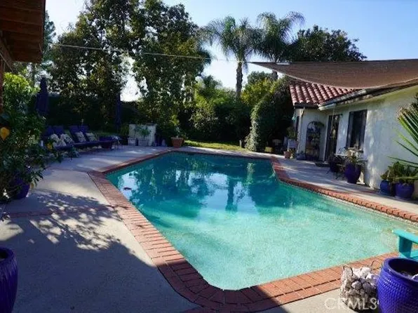 17230 Raymer St, Northridge, CA 91325