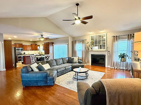 2nd image of 4800 Longfellow Dr