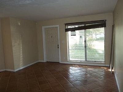 4th image of 223 SE 14th Pl