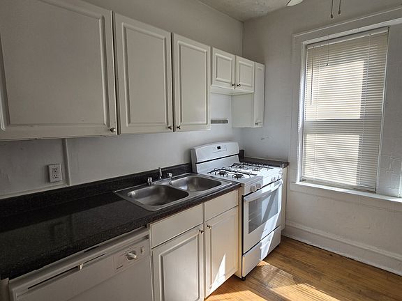 2nd image of 2849 W Berteau Ave #1