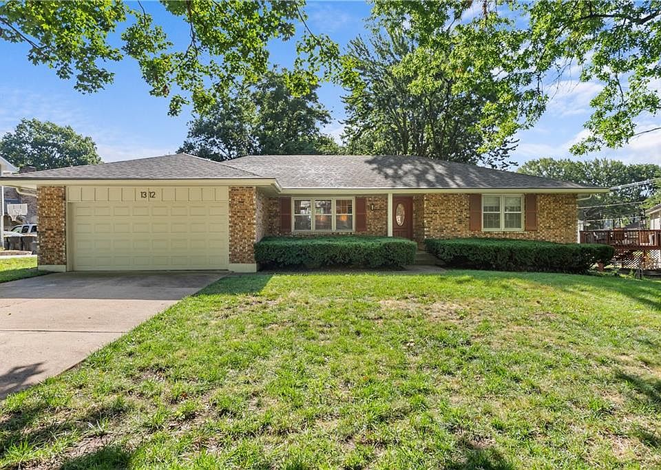 1st image of 1312 SW Sunrise Dr