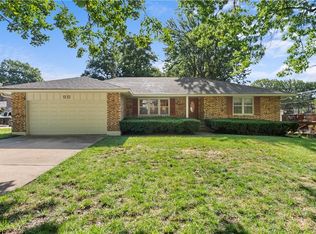 1312 SW Sunrise Dr, Blue Springs, MO 64015