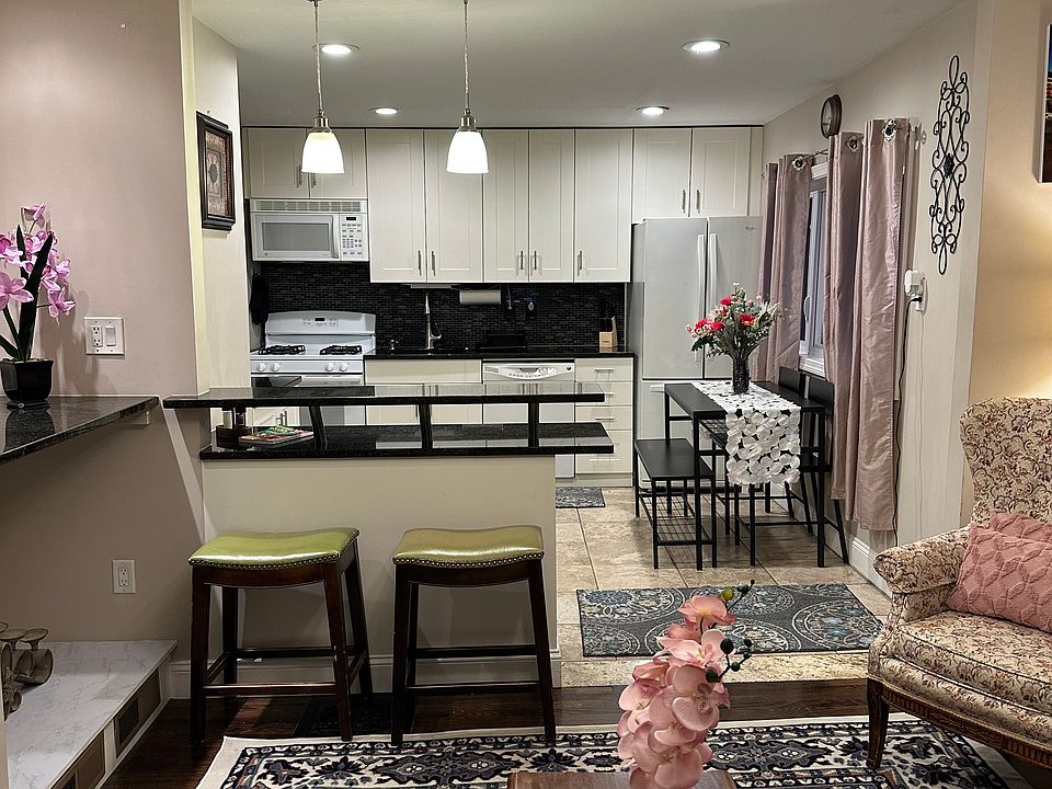Open Space Living Room / Kitchen