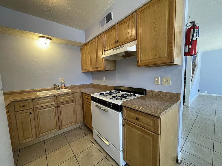 3621 Wellesley Dr NE #C — Photo 7