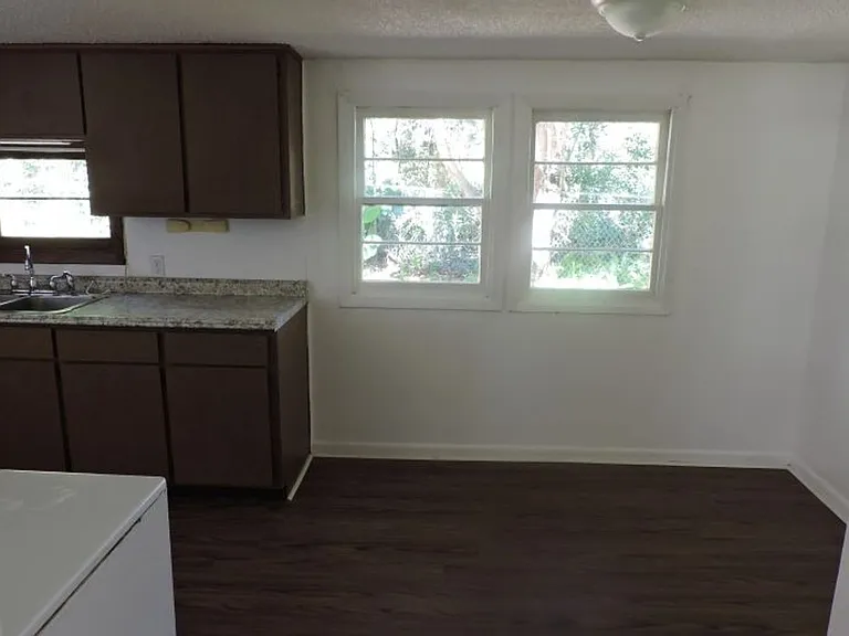 3204 Silver Lake Dr — Photo 6