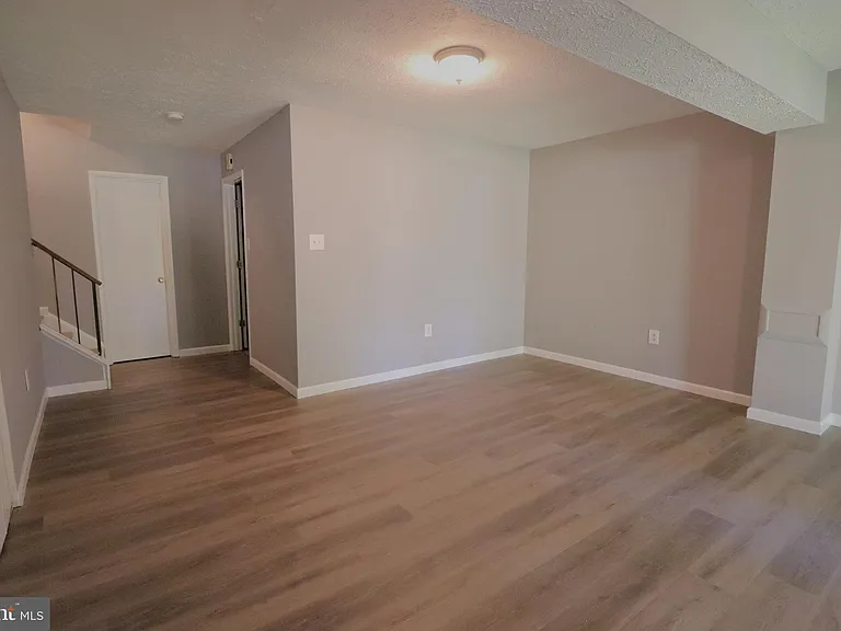 18365 Honeylocust Cir — Photo 24