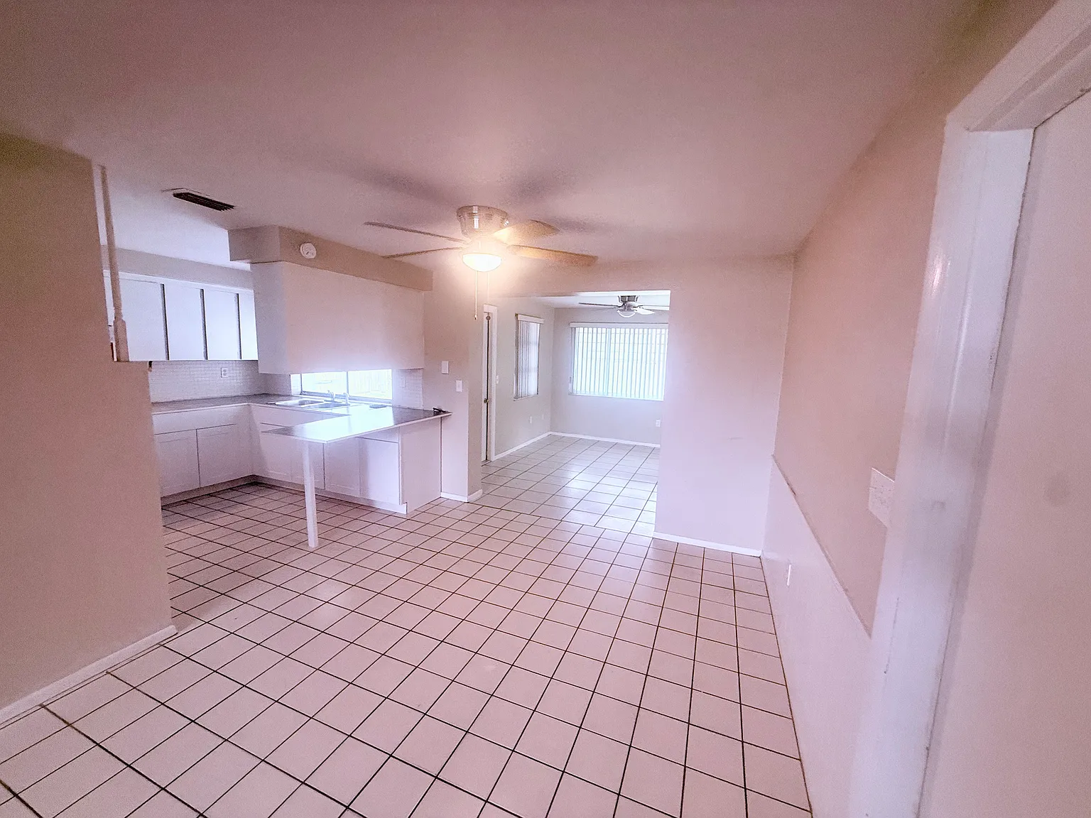 2 bed, 1.5 bath, 1037 sqft, $1,300 — Photo 4