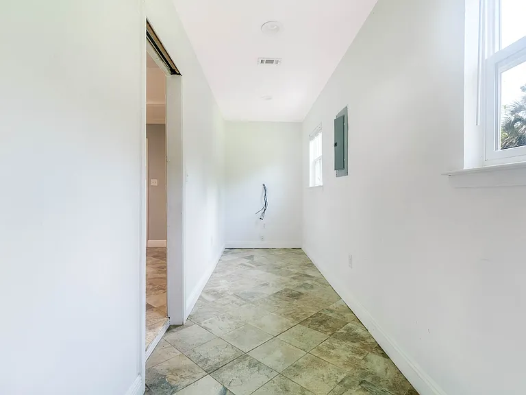 308 Hollywood Blvd SE — Photo 35