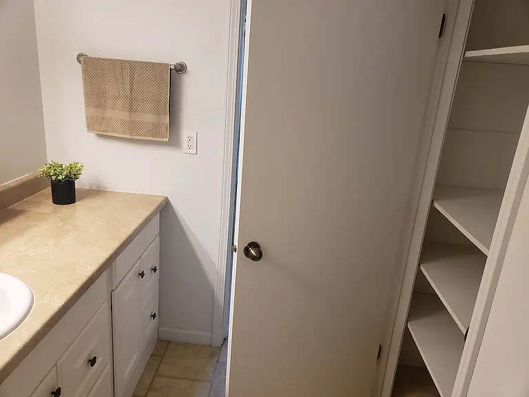 262 W Centralia St #5 — Photo 15