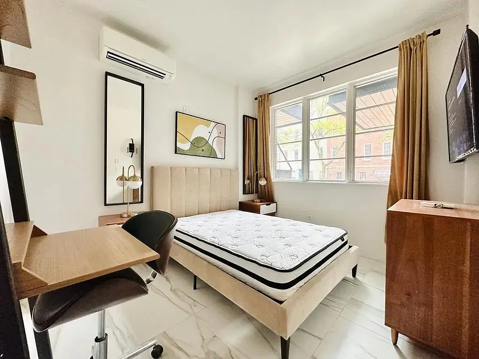 987 Willoughby Ave #1A-200