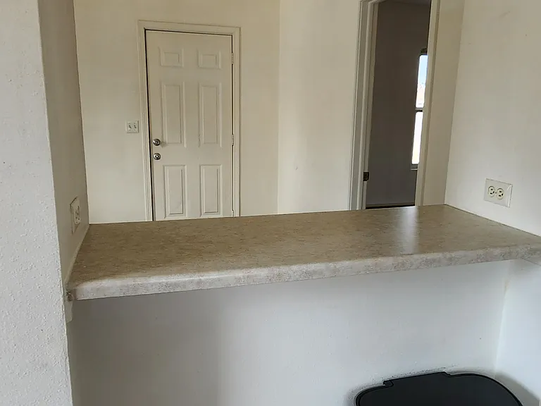 330 N 8th Ave — Photo 10
