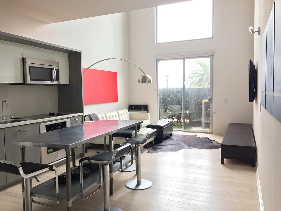 1st image of 955 W Hawthorn St APT 16