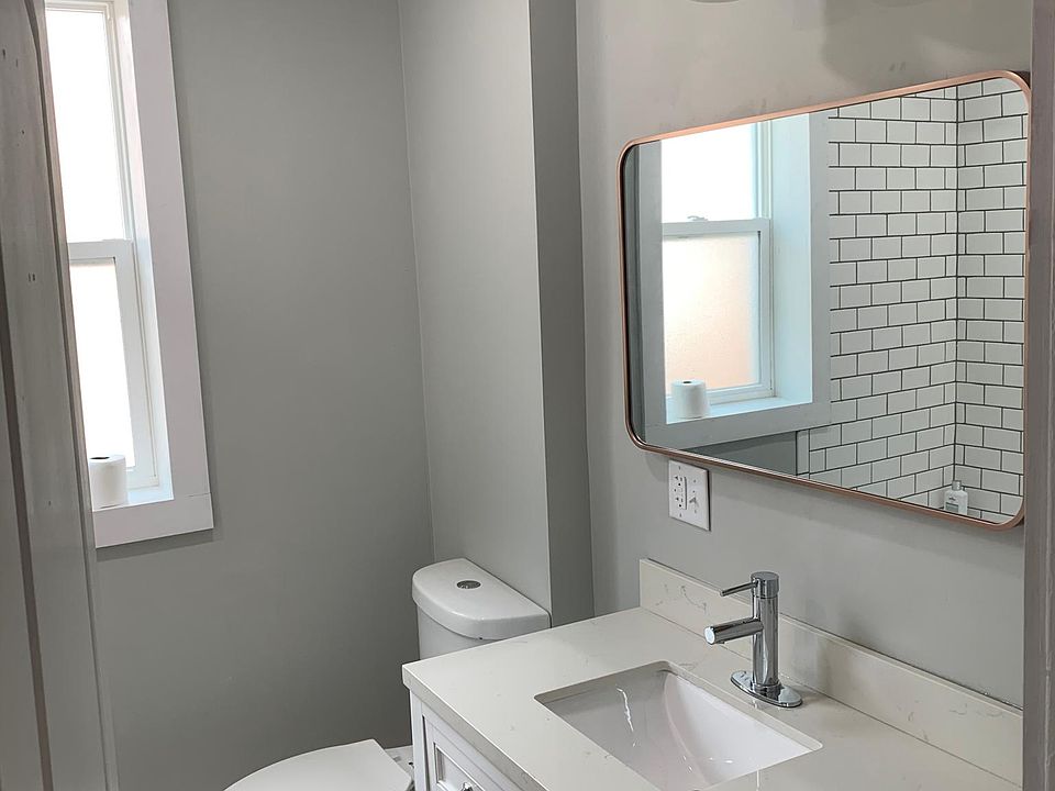 1st image of 1022 Commodore Dr #2F