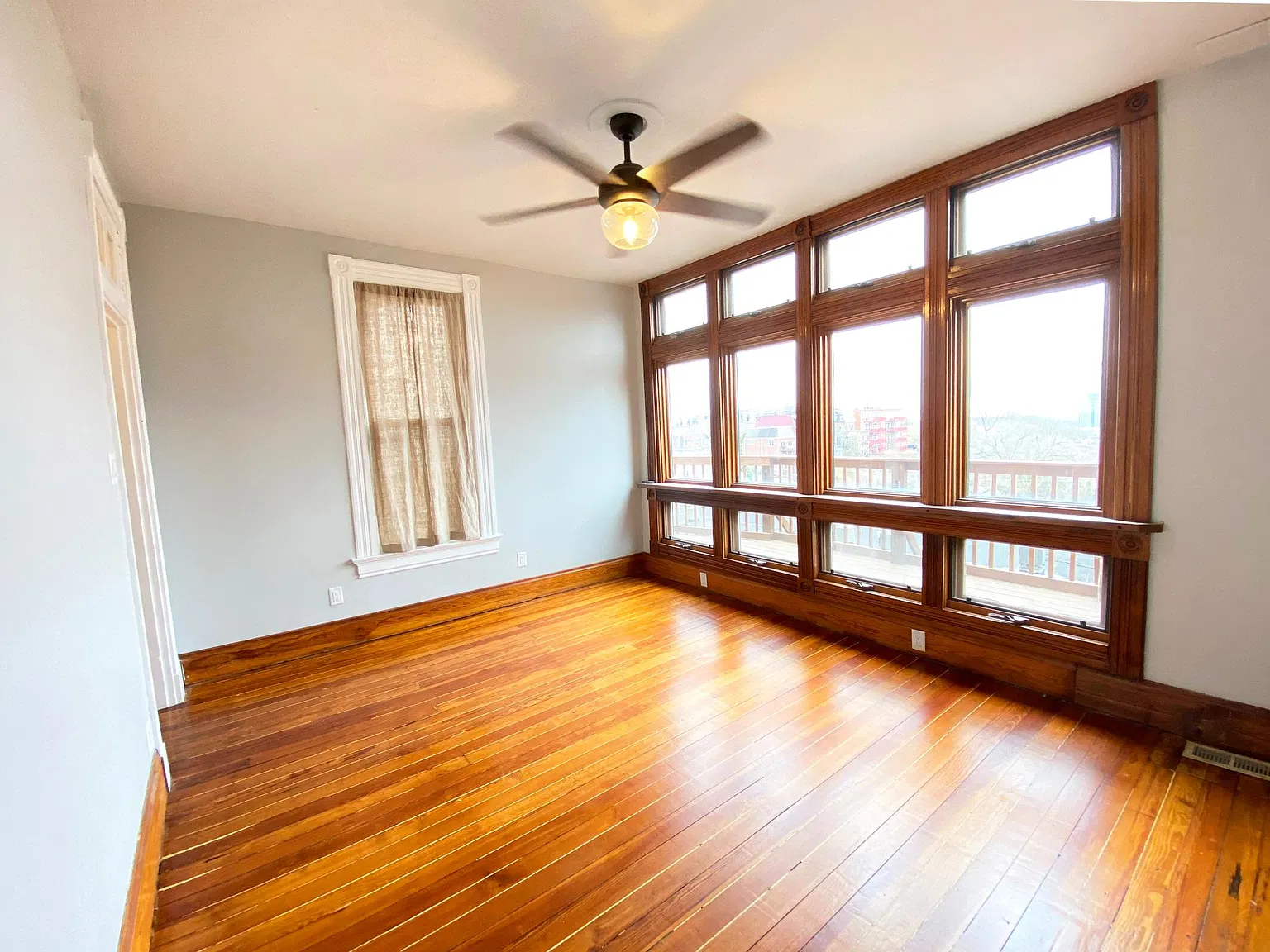4 bed, 2.5 bath, 1900 sqft, $2,800 — Photo 2
