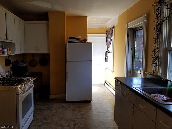 4th image of 249 Park Ave