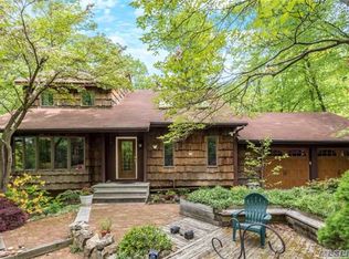 10 Oakleaf Ct, Northport, NY 11768