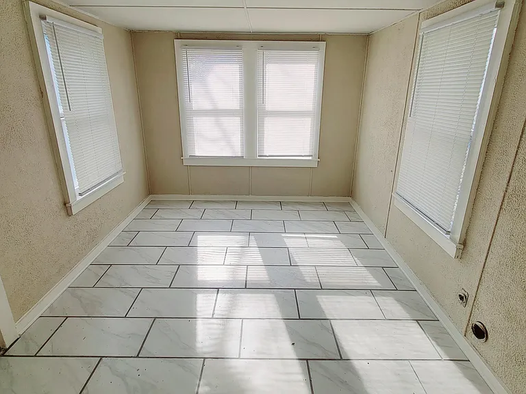 Large Laundry Room/ Mud Room with Washer Dryer Connections