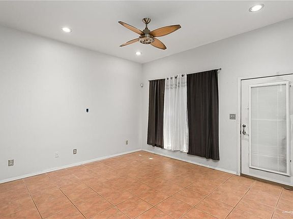 3rd image of 605 Crystal Dr
