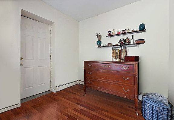 5th image of 347 Jefferson Ave APT 1